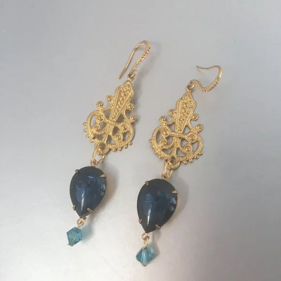 Sugar Gay Isber Swarovski Crystal Dangling Earrings Contemporary Jewelry - Picture 5 of 5